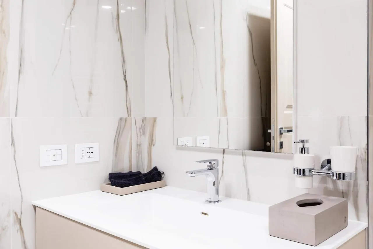 Palazzo Visconti - By Myhomeincomo Apartment Como